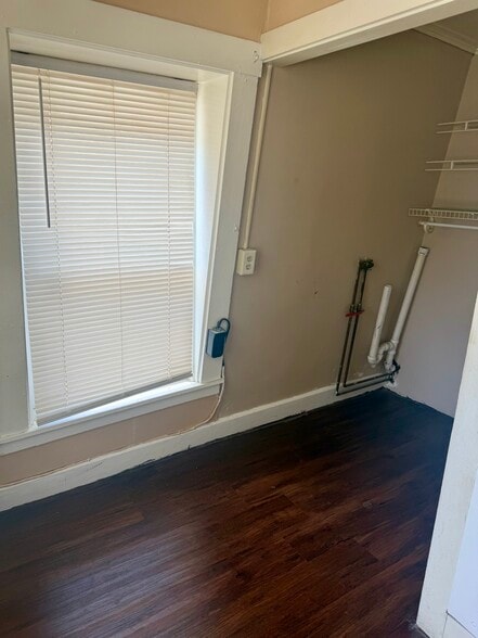 Washer dryer hookups in unit - 32 Pond St