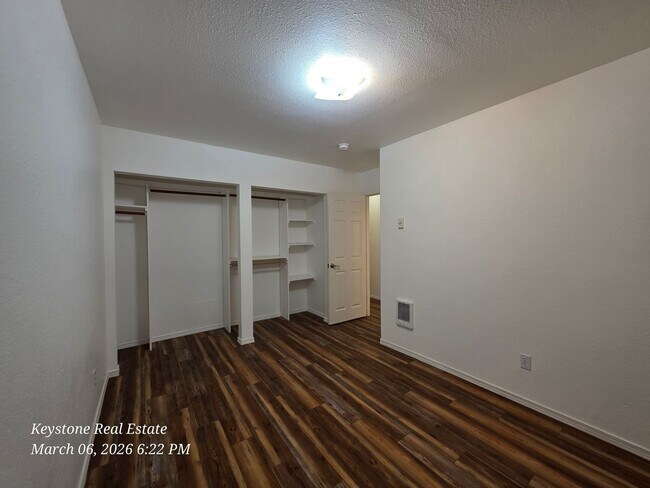 Building Photo - 15454