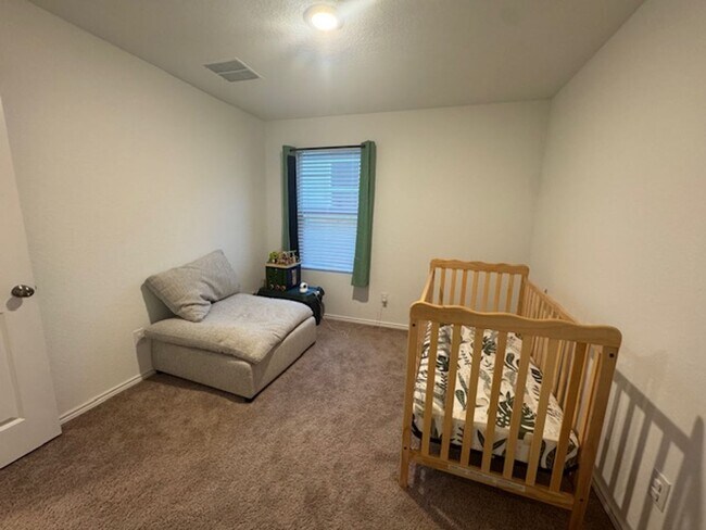 Building Photo - Super Nice with Great Price.  3 Bedroom 2 Bath 1 Story