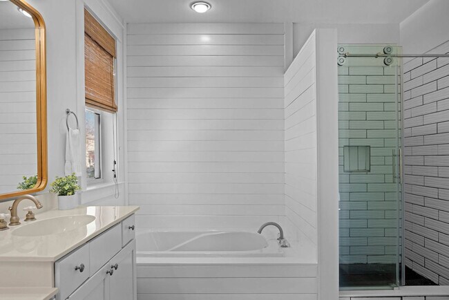 Building Photo - 4456 Luke Ave