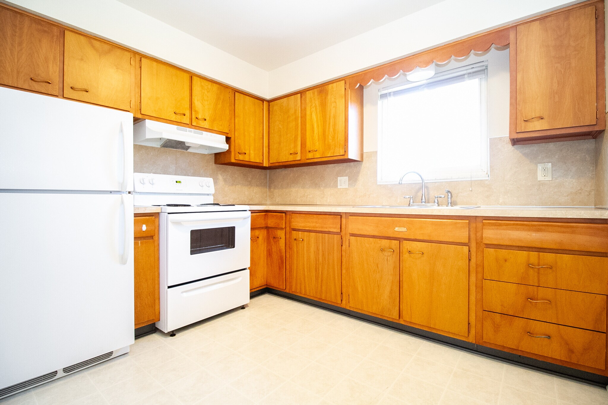 Building Photo - 3036 Carskaddon Ave