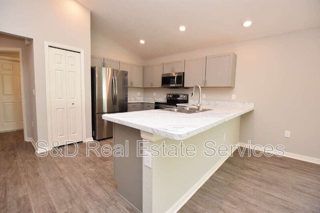 Building Photo - 372 Cascara Ln