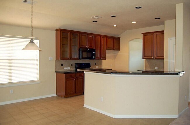 Building Photo - 30415 Deleon Fields Dr