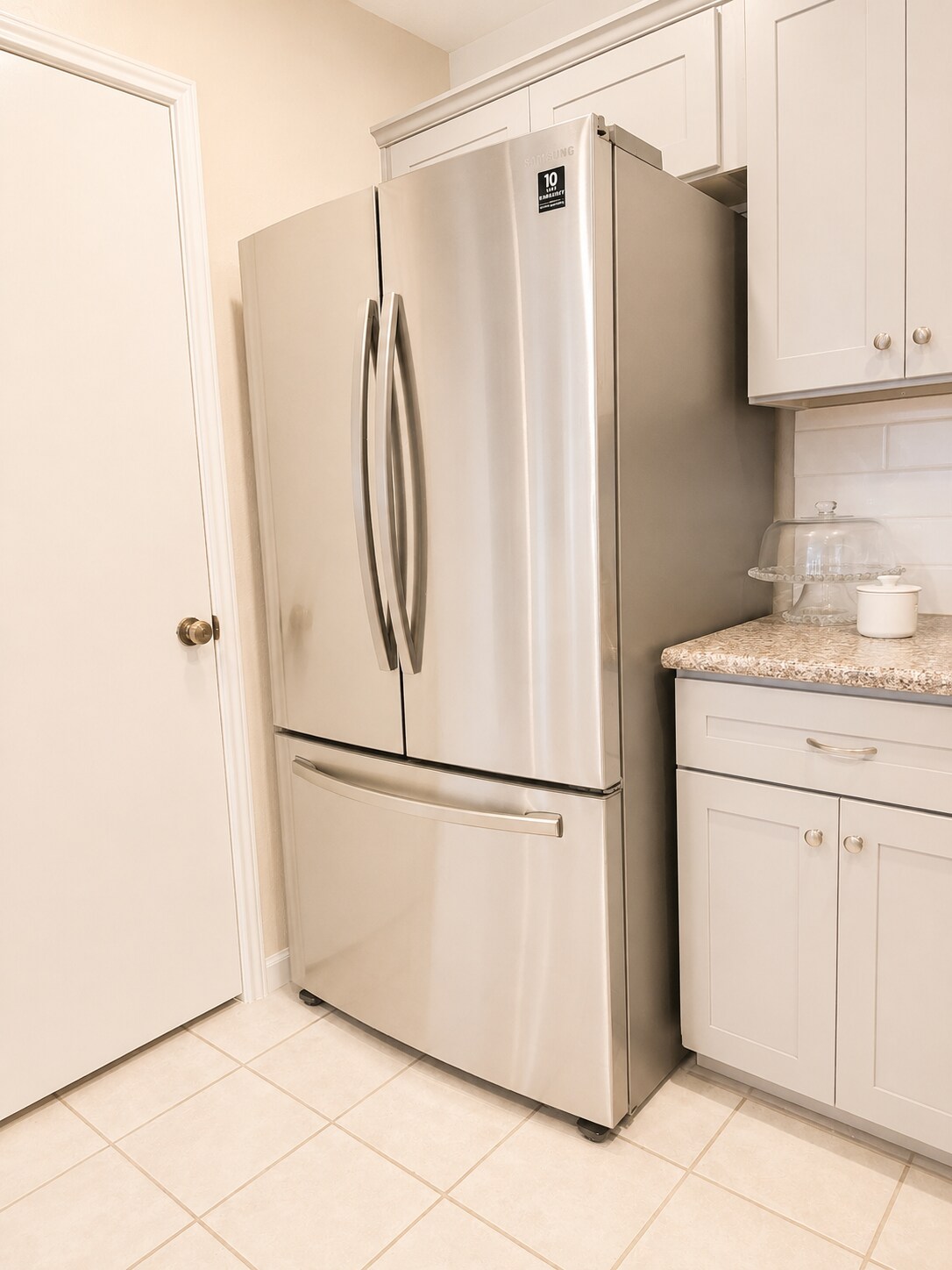 Large kitchen with granite counter tops and new appliances - 12826 Careywood Dr
