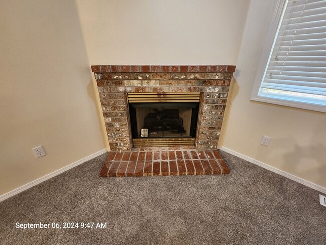 Building Photo - 531 SW Honeysuckle Ct