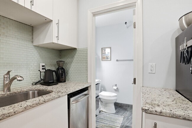 Building Photo - 227 Marlborough St