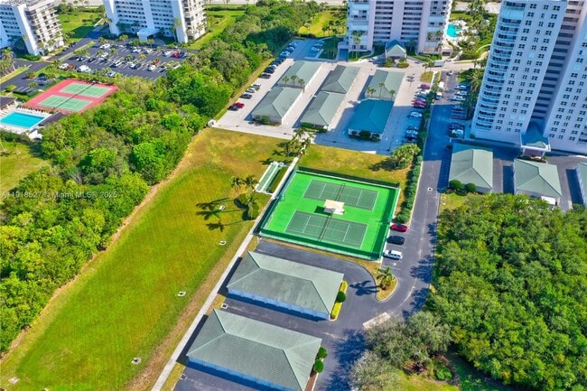 Building Photo - 5051 N Hwy A1A