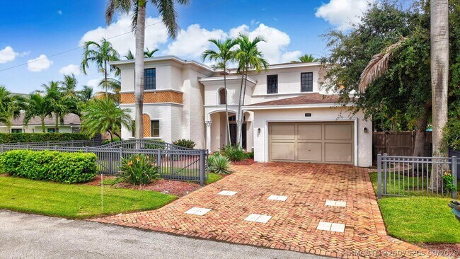 Building Photo - 260 NE Wavecrest Ct
