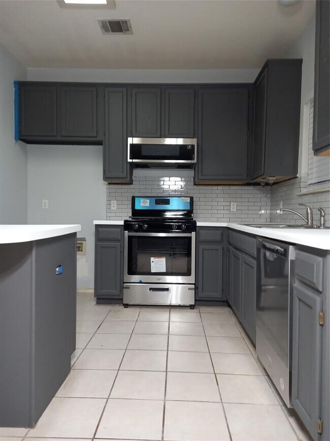 Building Photo - 2018 Old Ml Rd