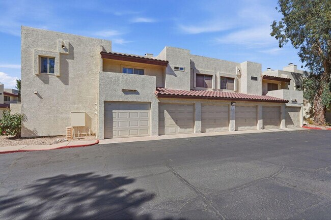 Building Photo - 2020 W Union Hills Dr