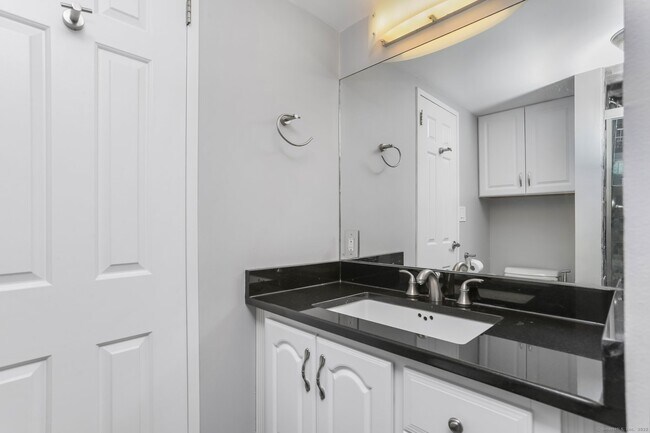 Building Photo - 127 Greyrock Pl