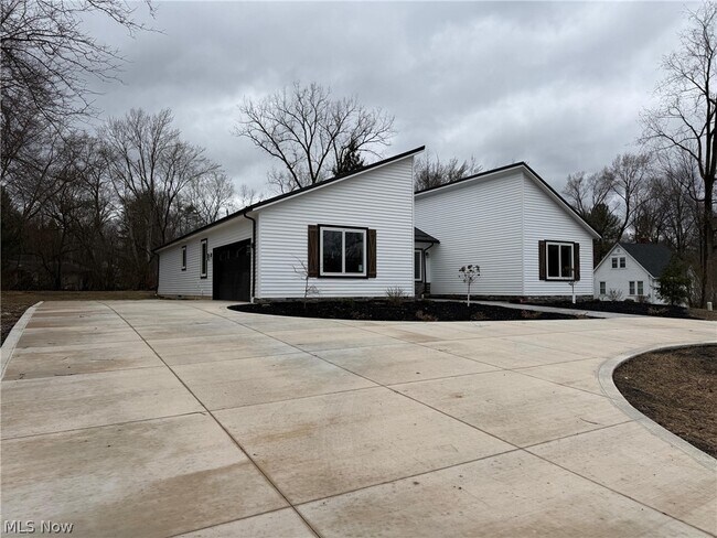 Building Photo - 3940 Ellendale Rd