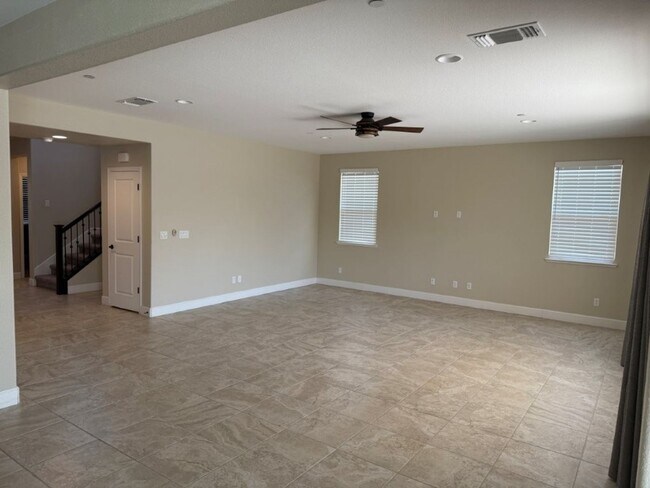 Building Photo - Newer Modern 4 Bedroom 3.5 Bath w/ Bedroom...