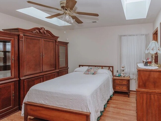 Building Photo - 6497 Brooking Ct