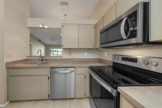 Building Photo - 3121 Beecher Dr E