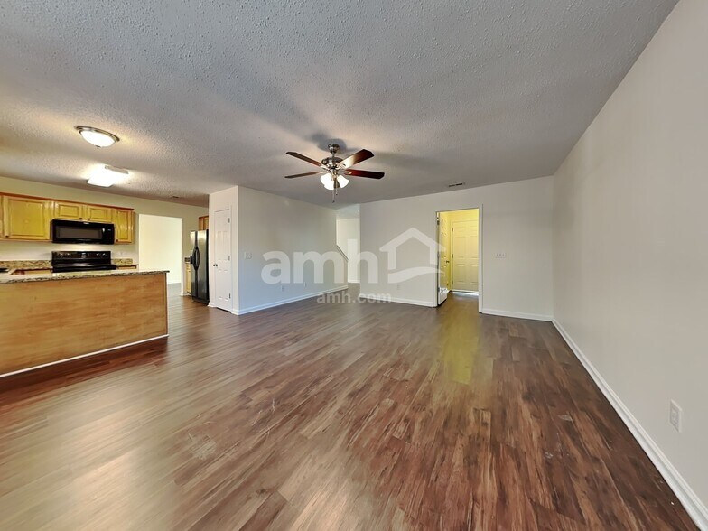 Building Photo - 139 Julian Pond Ln