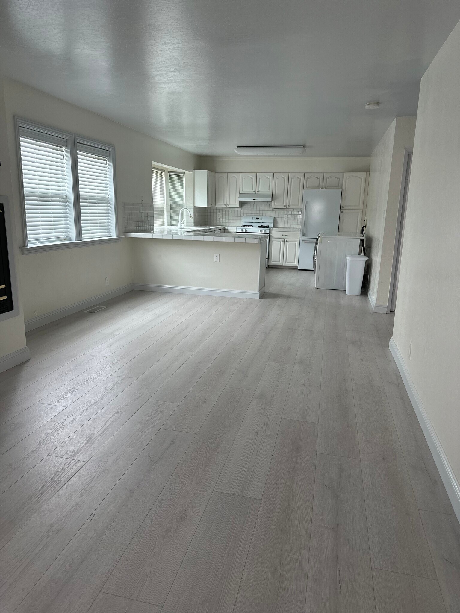 Natural light Apartment - 763 15th St