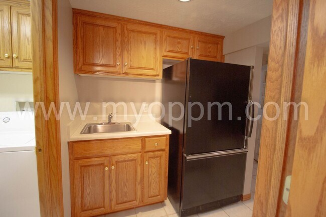 Building Photo - UPDATED 4bedroom Ranch Home!