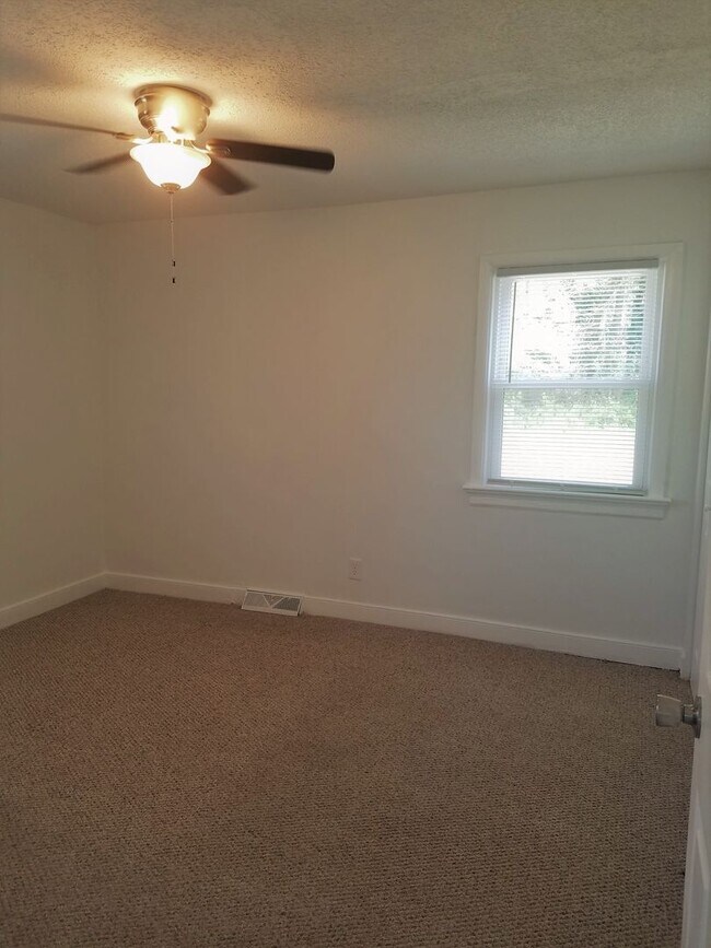 Building Photo - Brick ranch in Henrico off of Laburnum