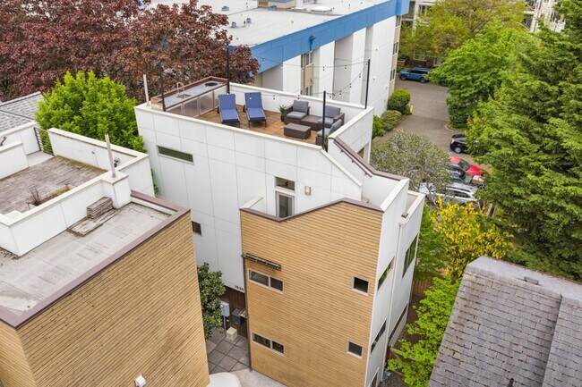 Building Photo - 3bd/3ba Seattle Townhome