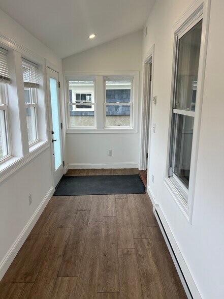 Building Photo - 18 Marion St