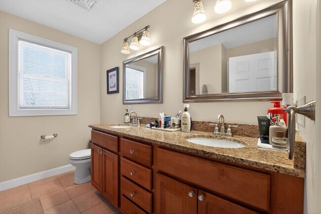 Building Photo - Spacious 4BR House in Millbury