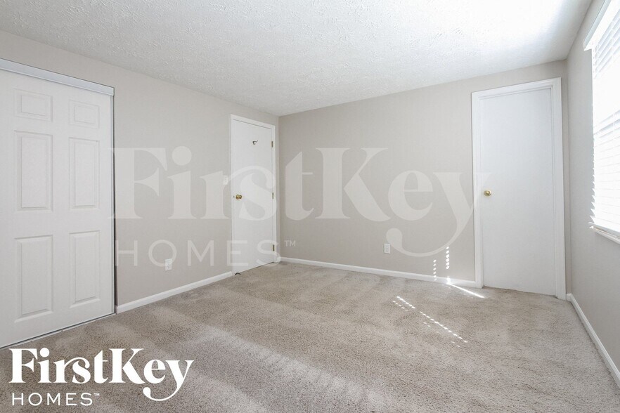 Building Photo - 1273 W Stillwater Ln