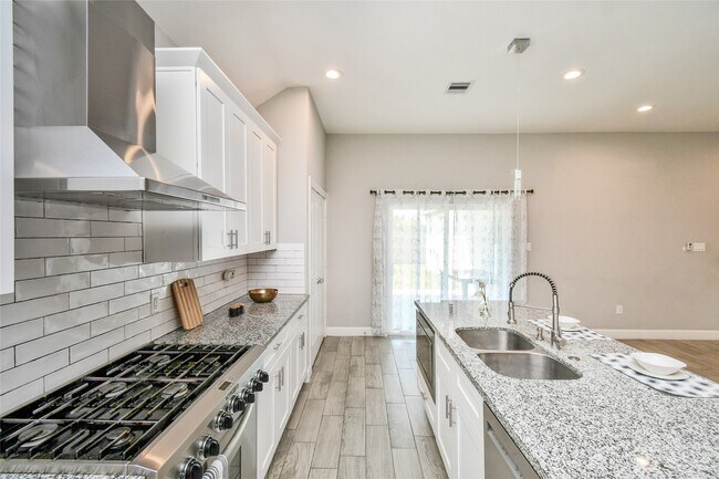 Building Photo - 1507 5th St