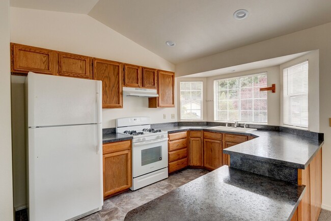 Building Photo - Three Bedroom Home with attached garage