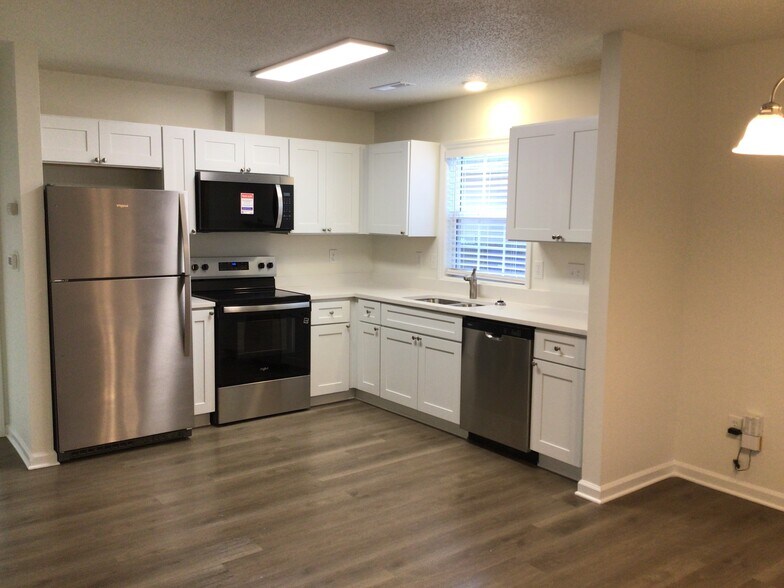 Building Photo - 141 Cameron Way Cir