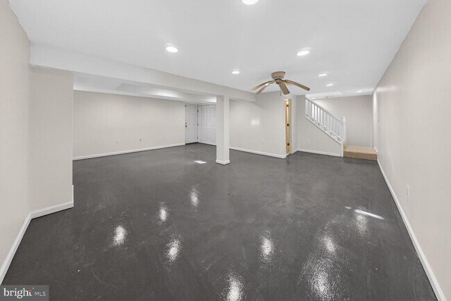 Building Photo - 2890 Balmoral Dr