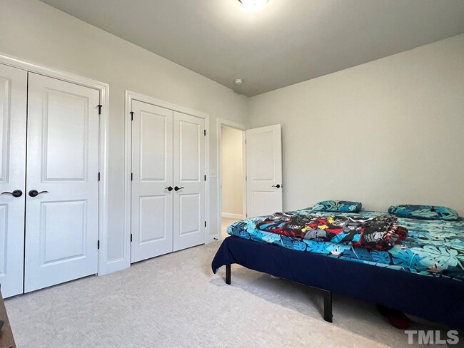 Building Photo - End Unit Luxary Townhome for Rent Apex