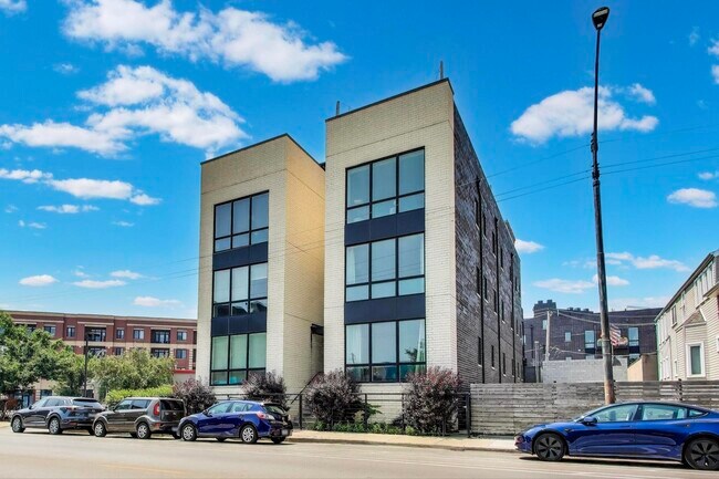 Primary Photo - 3224 N Elston Ave