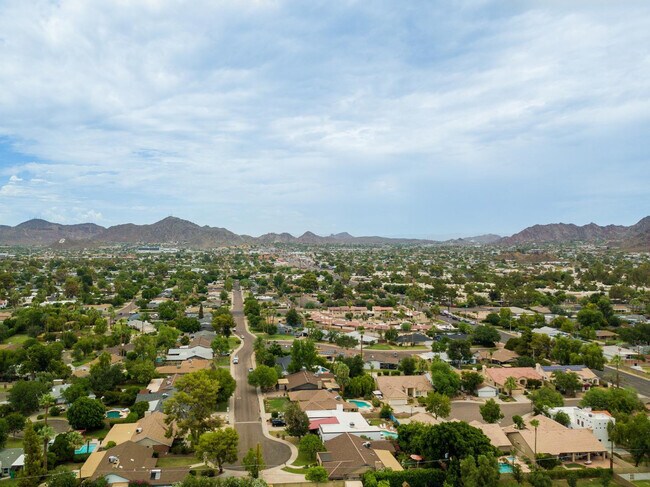 Building Photo - 510 E Belmont Ave