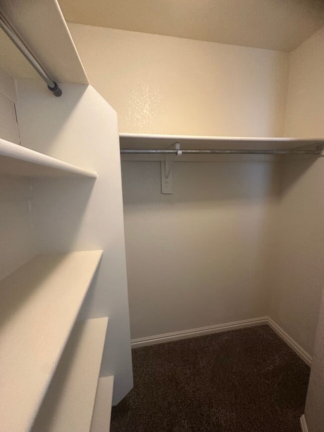 Building Photo - Great 3 bedroom, 2 bathroom home in Hurric...