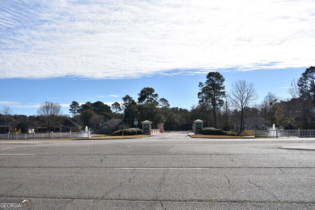 Building Photo - 200 McIntosh Dr