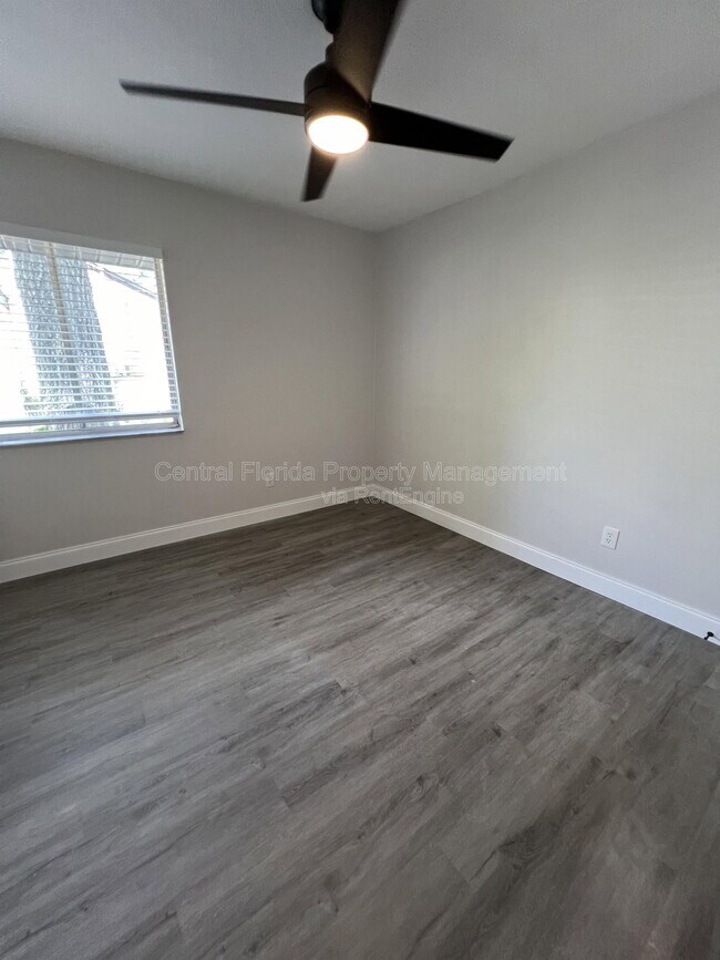 Building Photo - 916 Robinhood Ct