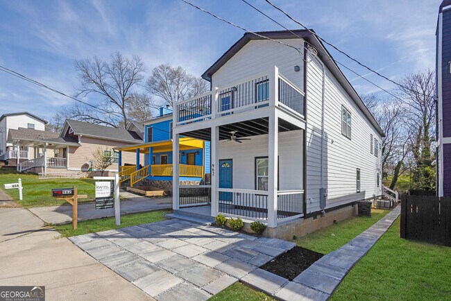 Building Photo - 962 Welch St SW