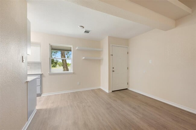 Building Photo - 6903 Woodhue Dr