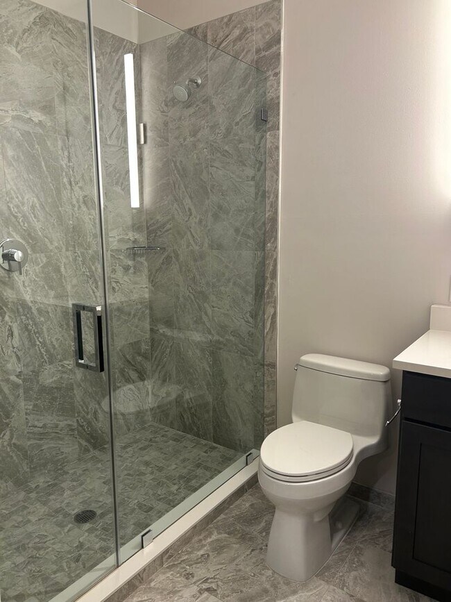 Building Photo - Welcome to Urban Elegance in the Heart of Historic Old City, Philadelphia