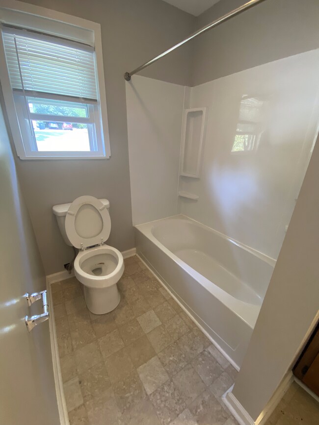 Bathroom 2 (attached to Bedroom 2) - 1723 S Seminole Dr