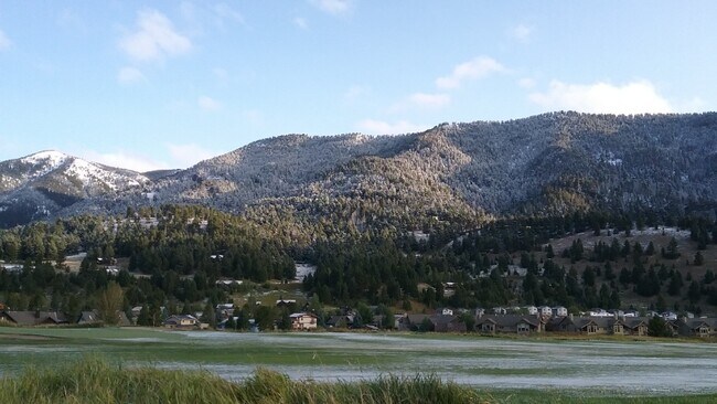 Building Photo - 2180 Yellowtail Rd