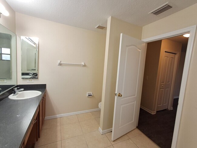 Building Photo - 135 Greenbriar Blvd