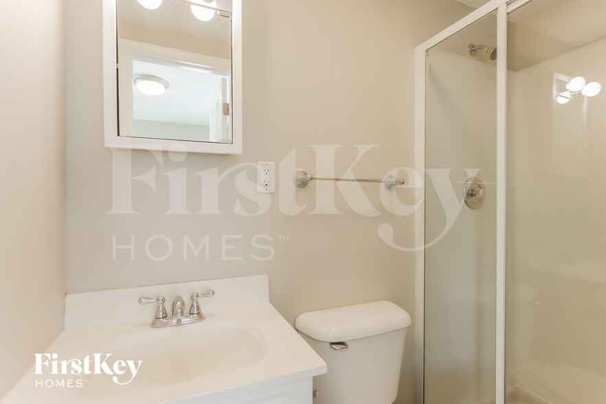 Building Photo - 1399 Sheridan Rd