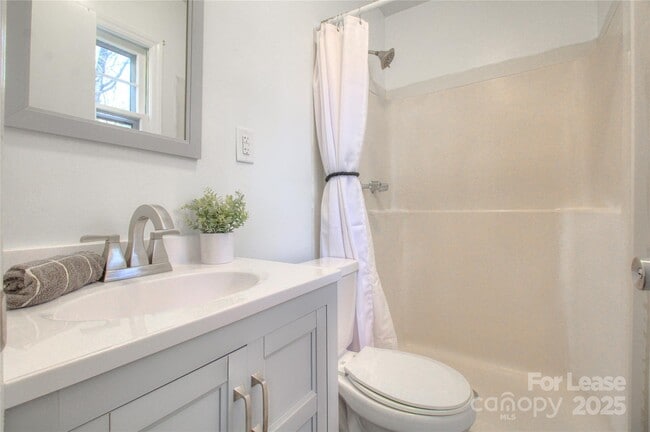 Building Photo - 614 Teresa Cir