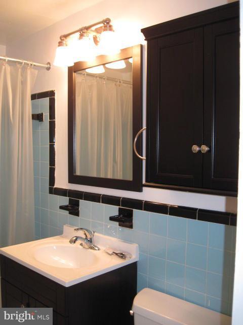 Building Photo - 1200 S Arlington Ridge Rd