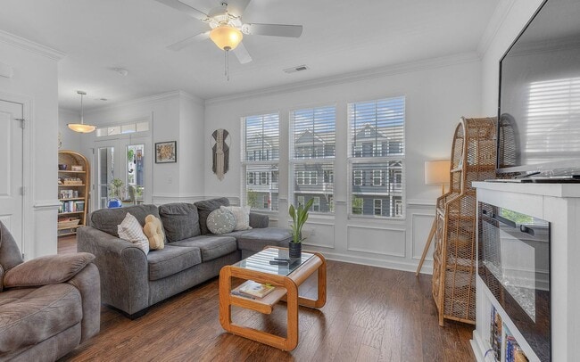 Building Photo - A MUST SEE!! 2-Bedroom Townhome In The Tern! Attached Garage - 400 Yards From Beaches - Dog Frien...