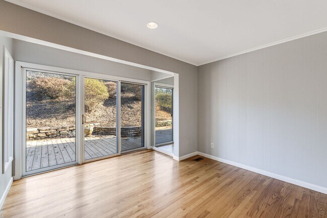 Building Photo - Updated 2-Bedroom Home in Gorgeous Woodland Hills (Landscaping Included)