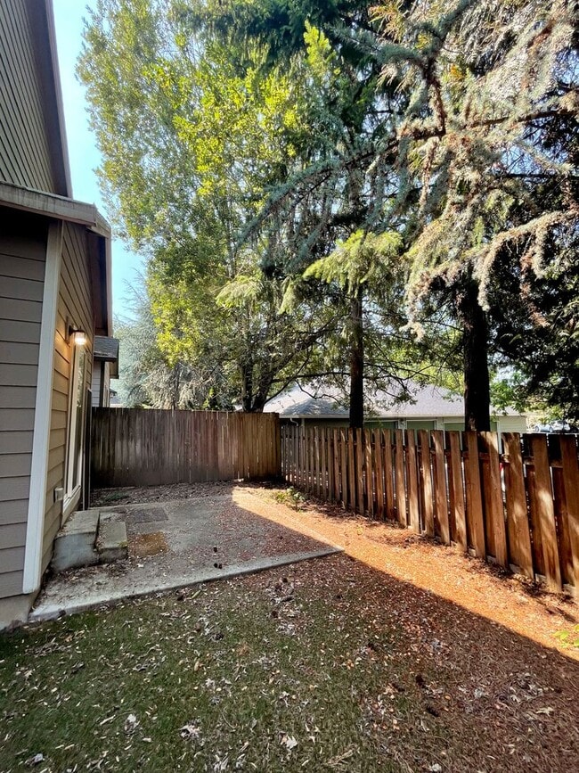 Building Photo - Fantastic Hillsboro Home with Attached Gar...