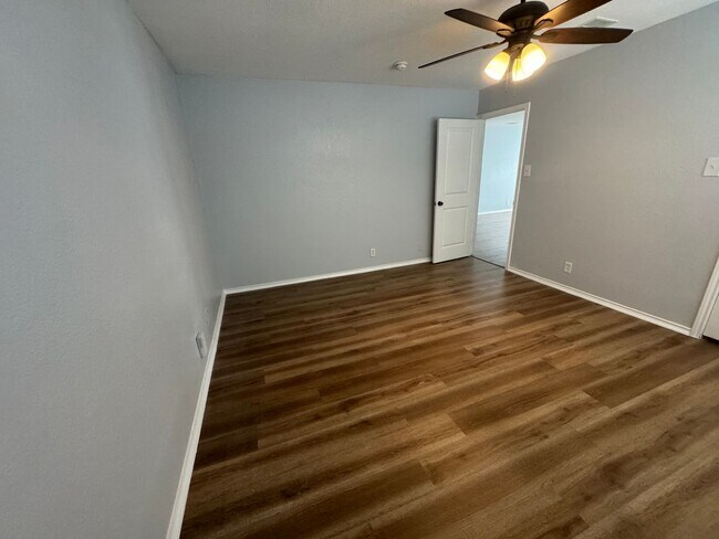 Building Photo - 12926 Thomas Sumter St
